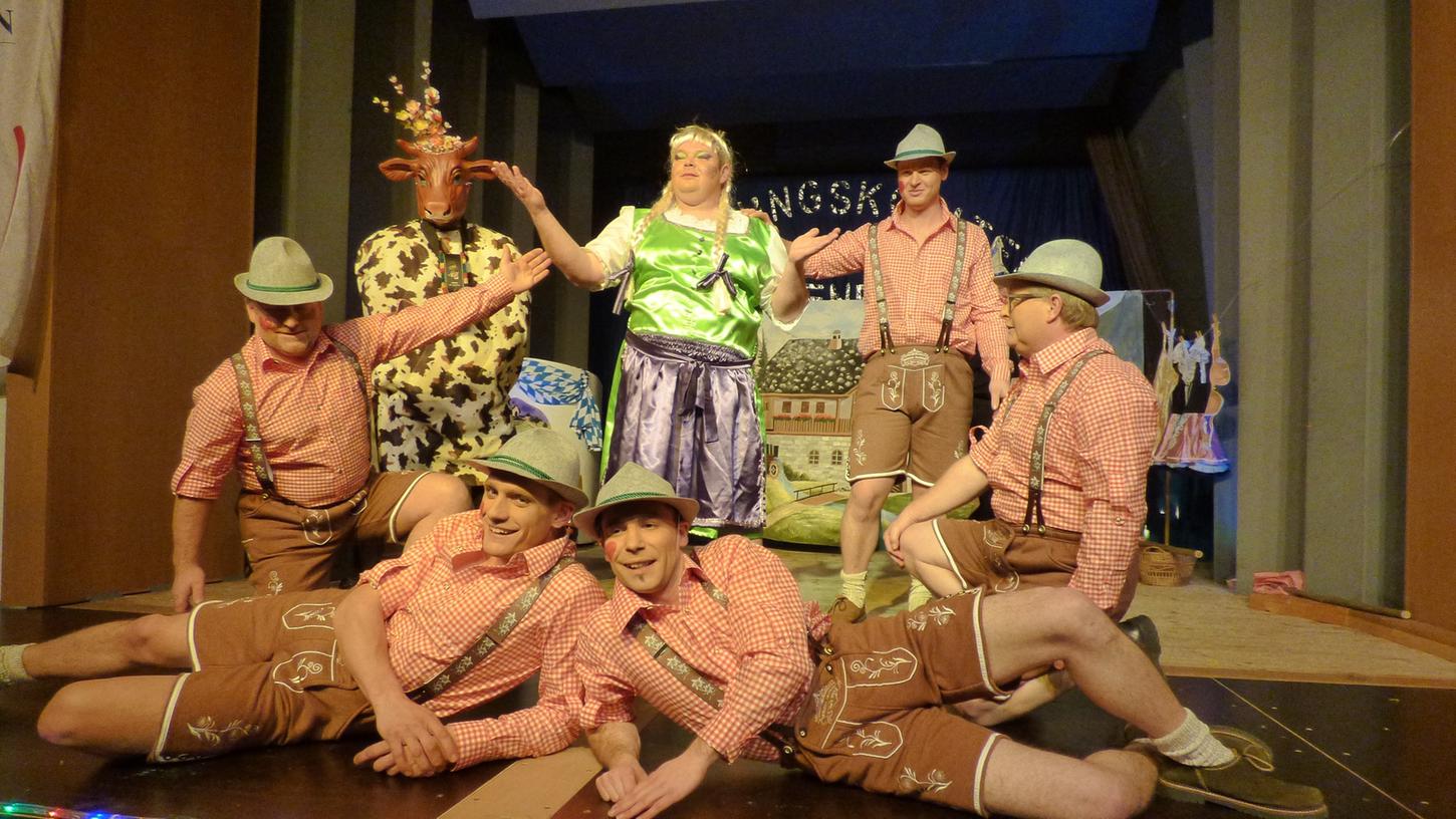Das Männerballett mit dem Schautanz "Drom auf'm Berg". Das Männerballett mit dem Schautanz "Drom auf'm Berg".