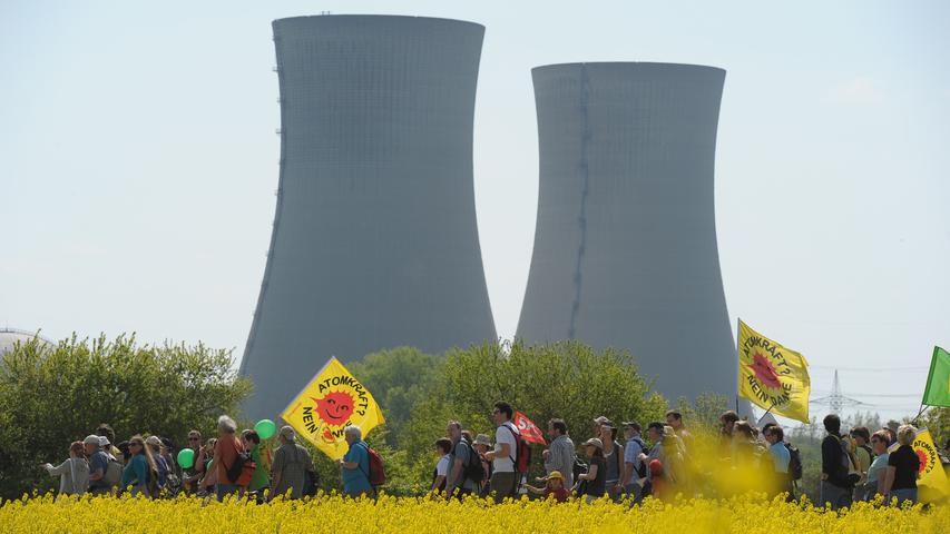 Das Bild zeigt einen Anti-Atom-Protest im Jahr 2011. Auch nach der Stilllegung ist das AKW noch ein Streitthema: Der Bund Naturschutz forderte für den geplanten Rückbau mehr Sicherheit für die Bevölkerung.