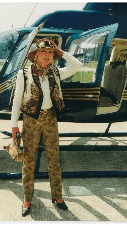 Elke Sommer ist Sängerin, Schauspielerin, Regisseurin und Malerin. Sie ist aber auch Fränkin. Der in Niederndorf bei Herzogenaurach aufgewachsene Star landete 1998 im lässigen Safarioutfit auf dem Nürnberger Flughafen.