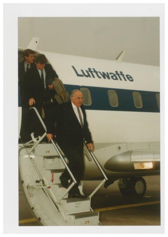 Von 1982 bis 1998 war Helmut Kohl Bundeskanzler. In dieser Zeit reiste er auch öfter nach Nürnberg. Dieses Foto entstand 1990.