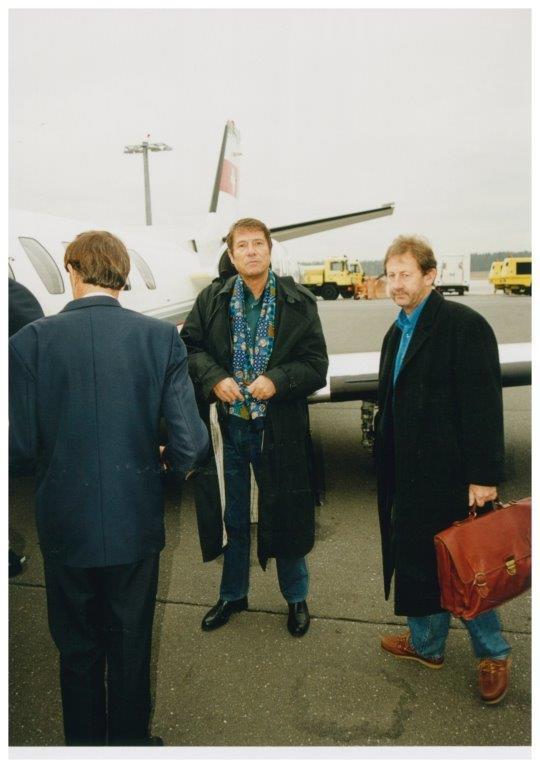 Nein, Udo Jürgens schwebte nicht mit "Flug LH 804" ein. Der Sänger kam 1998 mit einem kleinen Flugzeug nach Nürnberg zum Konzert.