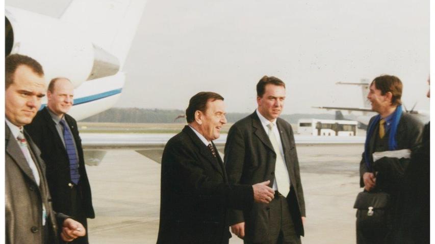 Nürnberg wird der ehemalige Bundeskanzler Gerhard Schröder wohl immer in guter Erinnerung behalten. Hier wurde er 1999 wieder zum SPD-Parteivorsitzenden gewählt.