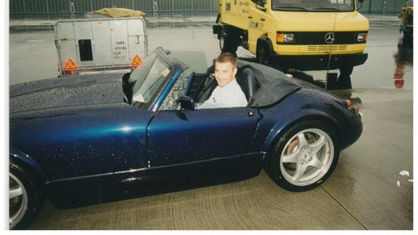 Brumm, brumm: Raus aus dem Flugzeug und rein ins Cabriolet, dachte sich Kai Pflaume 1998, als er auf dem Nürnberger Airport ankam. Nicht einmal der Regen schien ihn damals gestört zu haben.