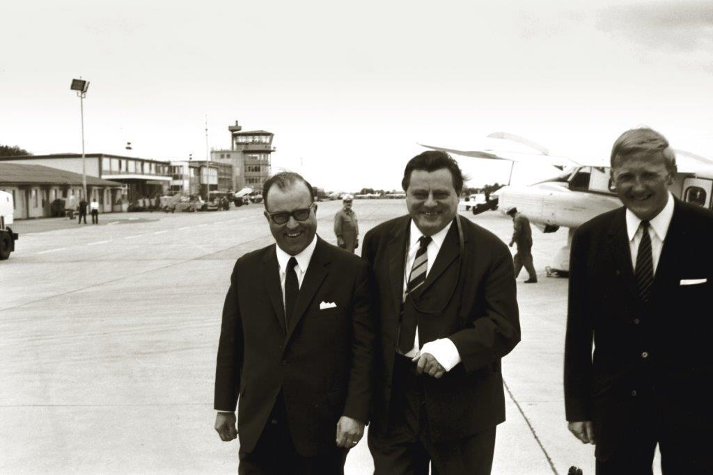 Der ehemalige bayerische Ministerpräsident Franz Josef Strauß war nicht nur Politiker sondern auch Pilot. Auch auf dem Nürnberger Flughafen landete Strauß 1962, damals hatte er das Amt des Verteidigungsministers inne.