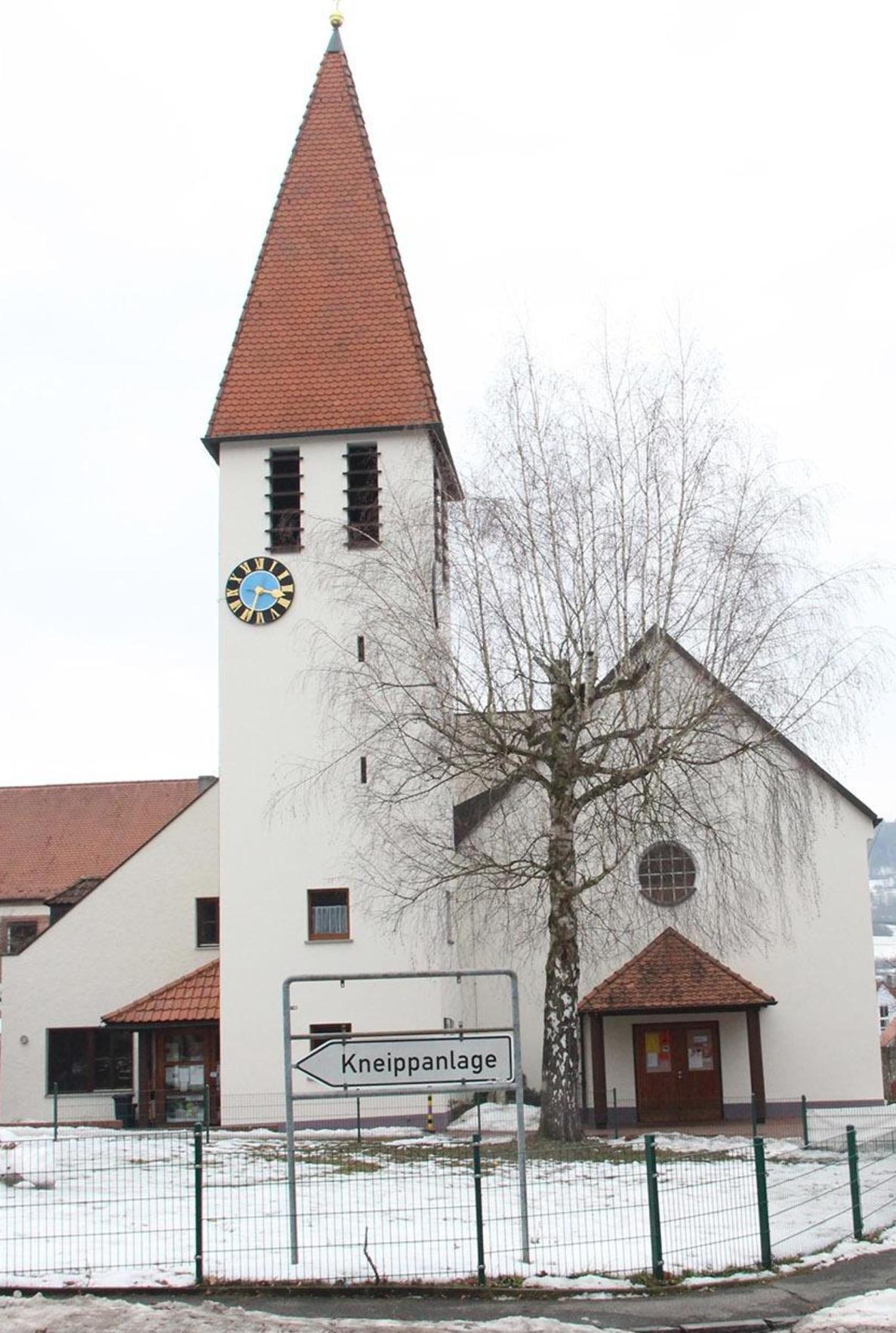 Mann Mit Koran Platzt In Trauerfeier In Schnaittach Schnaittach Nordbayern De