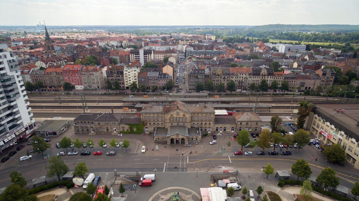 Das Bahnhofsgebäude ist längst keine Visitenkarte mehr - weite Teile des Bahnhofsgebäudes stehen leer.