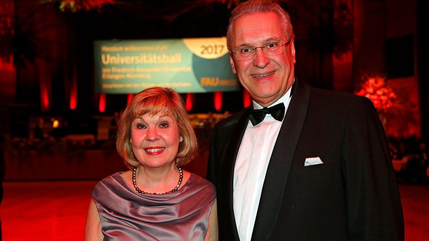 Auch Bayerns Innenminister Joachim Herrmann und seine Frau Gerswid Terheyden waren unter den Gästen.