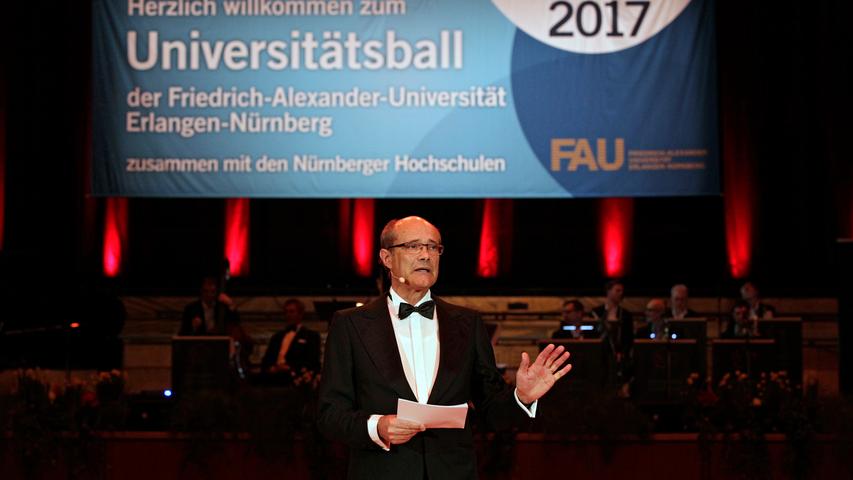 Uni-Präsident Joachim Hornegger sagte krankheitsbedingt ab, deshalb begrüßte Günter Leugering, Vizepräsident der Friedrich-Alexander-Universität Erlangen-Nürnberg, die Gäste.