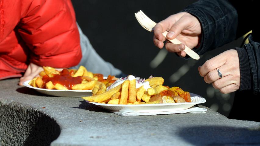 Saftige Burger und süße Versuchungen: Foodtrucks auf dem Erlanger Schloßplatz