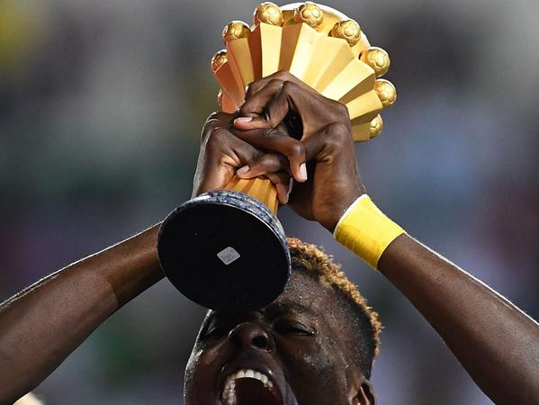 Grenzenlose Freude bei Edgar Salli über den Gewinn des Afrika-Cups.
