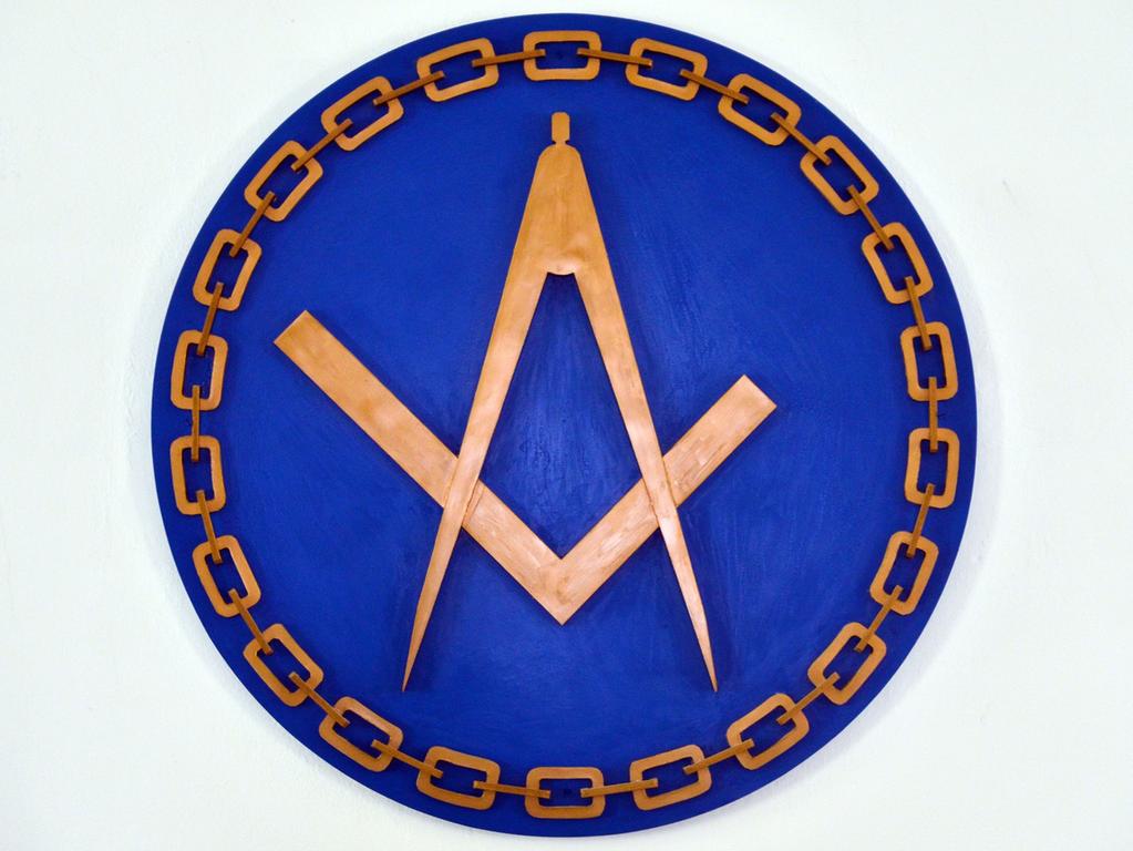 Symbole der Freimaurer: Winkelmaß und Zirkel. 1717 wurde in London die erste Loge gegründet.