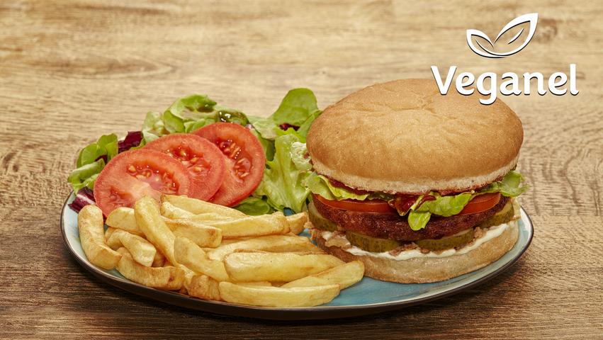 Beim Veganel im Herzen von Gostenhof ist wirklich alles vegan - auch die Burger. Es gibt  verschiedenen Kreationen wie den Burger mit Kidneybohnen-Patty oder einen Burger mit Pulled Jackfruit. Dazu bekommt man Pommes oder einen Beilagensalat serviert. Es befindet sich in der Fürther Straße 43 in Nürnberg.