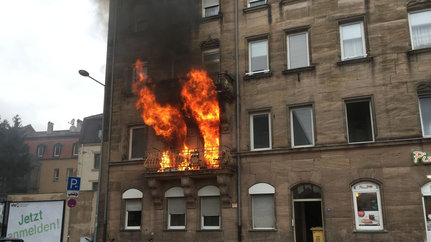 Feuer in Fürth: Flammen schlugen aus Zimmer