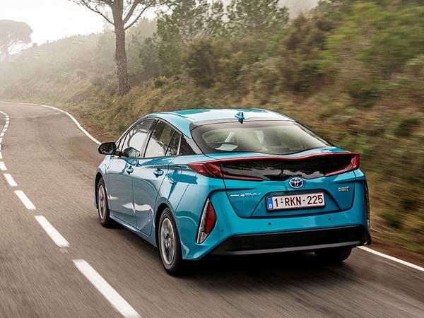 Toyota schickt den Prius an die Steckdose