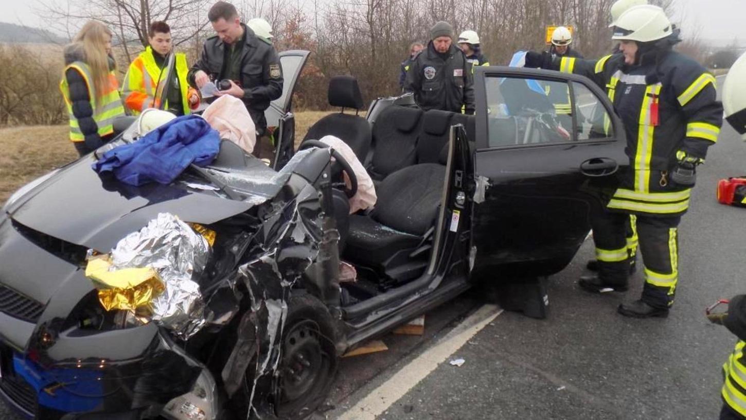 Nach Unfall: Verletzter aus Fahrzeug befreit 
