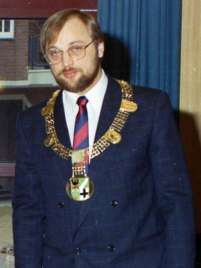 Sechs Kilometer nördlich von Aachen findet man die ehemalige Bergbaustadt Würselen. Von 1987 bis 1998 durfte Martin Schulz sich in seiner Heimatkommune die Amtskette des Bürgermeisters umhängen. Er war damals das jüngste Stadtoberhaupt in ganz Nordrhein-Westfalen.