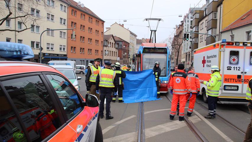 Tödlicher Unfall in der Südstadt: Frau läuft vor Straßenbahn