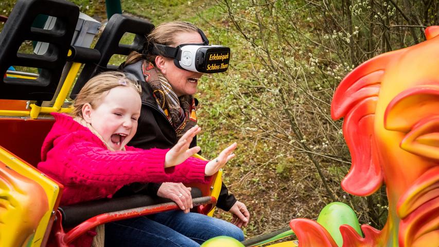 In der 2016 erbauten "Virtual Reality" Achterbahn treffen die realen Bewegungen der Achterbahn mit einem fiktiven Bild, das in einer VR-Brille erzeugt wird, zusammen. So etwas gibt es nur einmal in ganz Bayern: in Schloss Thurn.