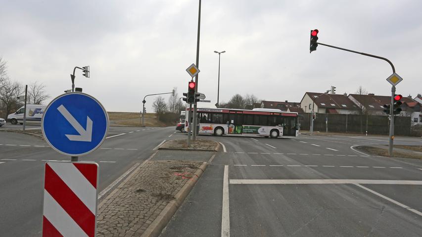Die Pöllinger Kreuzung wird verschwinden: Radfahrer und Fußgänger sollen auf einer Brücke über den Ring geführt werden.