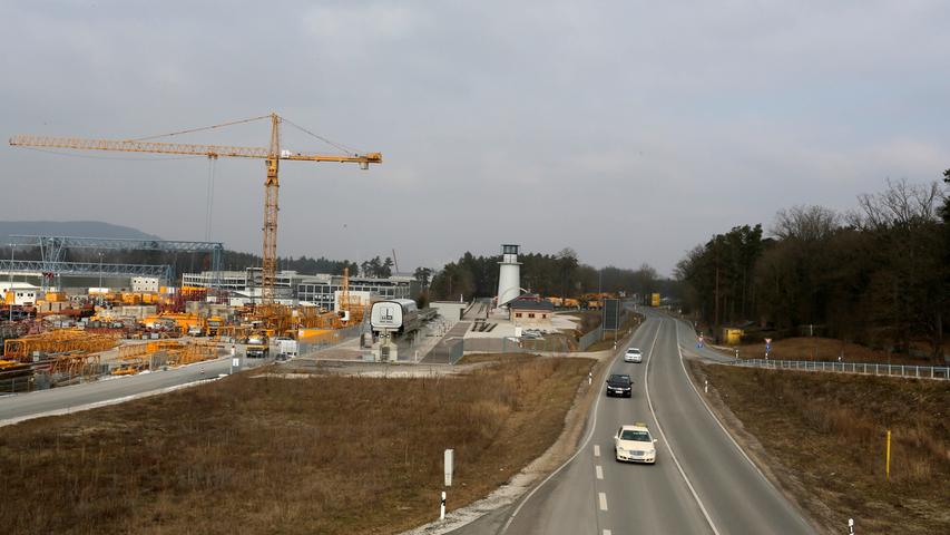 Die B299 auf Höhe des Werkes der Bauunternehmung Bögl in bei Greißelbach.