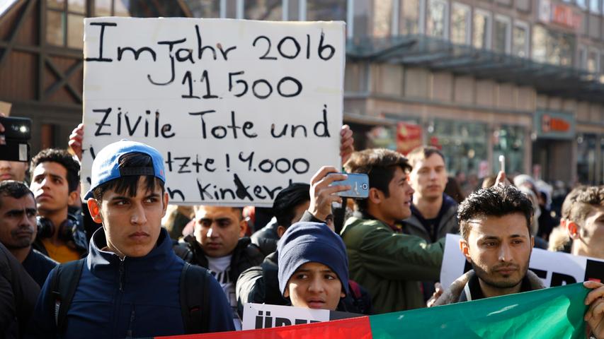 "Da ist Krieg": Nürnberg protestiert gegen Afghanistan-Abschiebungen