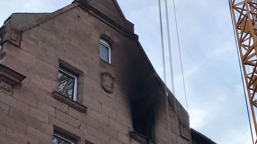 Alarm in der Herbartstraße: Flammen schlagen aus Wohnung