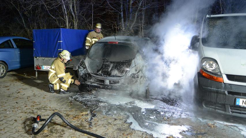 Abgemeldet, abgestellt, abgebrannt: Opel geht in Fürth in Flammen auf