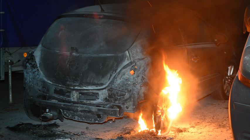 Abgemeldet, abgestellt, abgebrannt: Opel geht in Fürth in Flammen auf