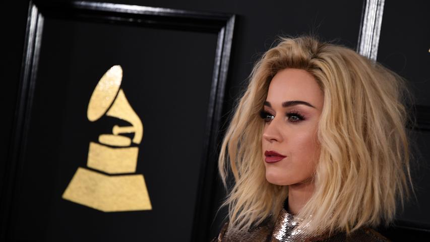 Katy Perry war an diesem Abend ebenfalls nicht nominiert, hatte jedoch trotzdem allen Grund, sich auf die Verleihung zu freuen. Denn sie präsentierte ihre neue Single "Chained To The Rhythm".