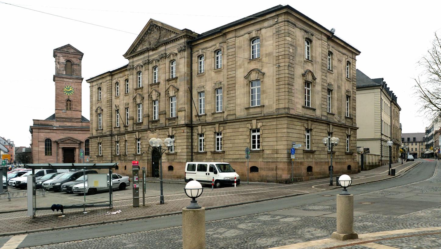 Richter am Amtsgericht haben einen Nazi-Gegner zu einer Geldstrafe verurteilt.