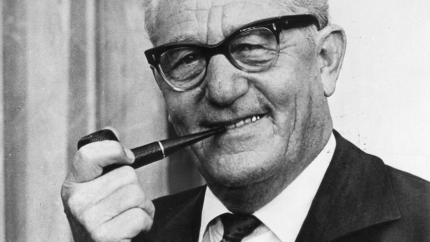 Rudolf Dassler kennt man als Gründer der Sportmarke Puma. Er wurde am 26. März 1898 in Herzogenaurach geboren. Sein jüngerer Bruder Adolf Dassler ist der Gründer der Sportmarke Adidas. Beide Unternehmen sind mittlerweile weltweit bekannt und haben ihren Sitz weiterhin in Herzogenaurach.