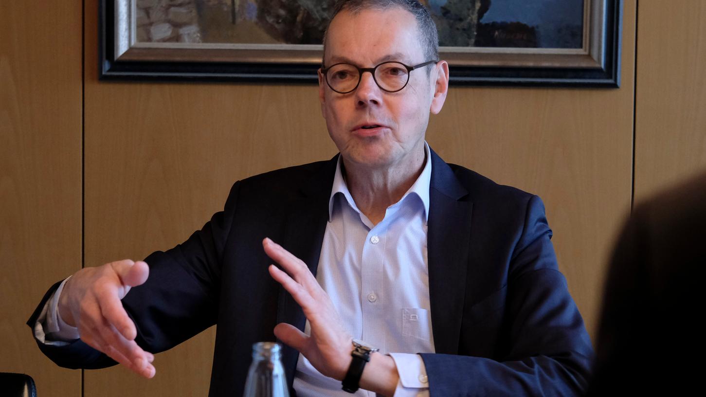 Professor Peter Bofinger ist einer der profiliertesten deutschen Ökonomen - eckt aber auch an.