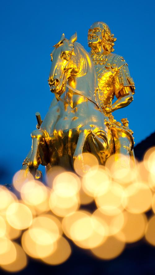 Schwabacher Blattgold bringt auch das Reiterstandbild Augusts des Starken in Dresden zum glänzen.