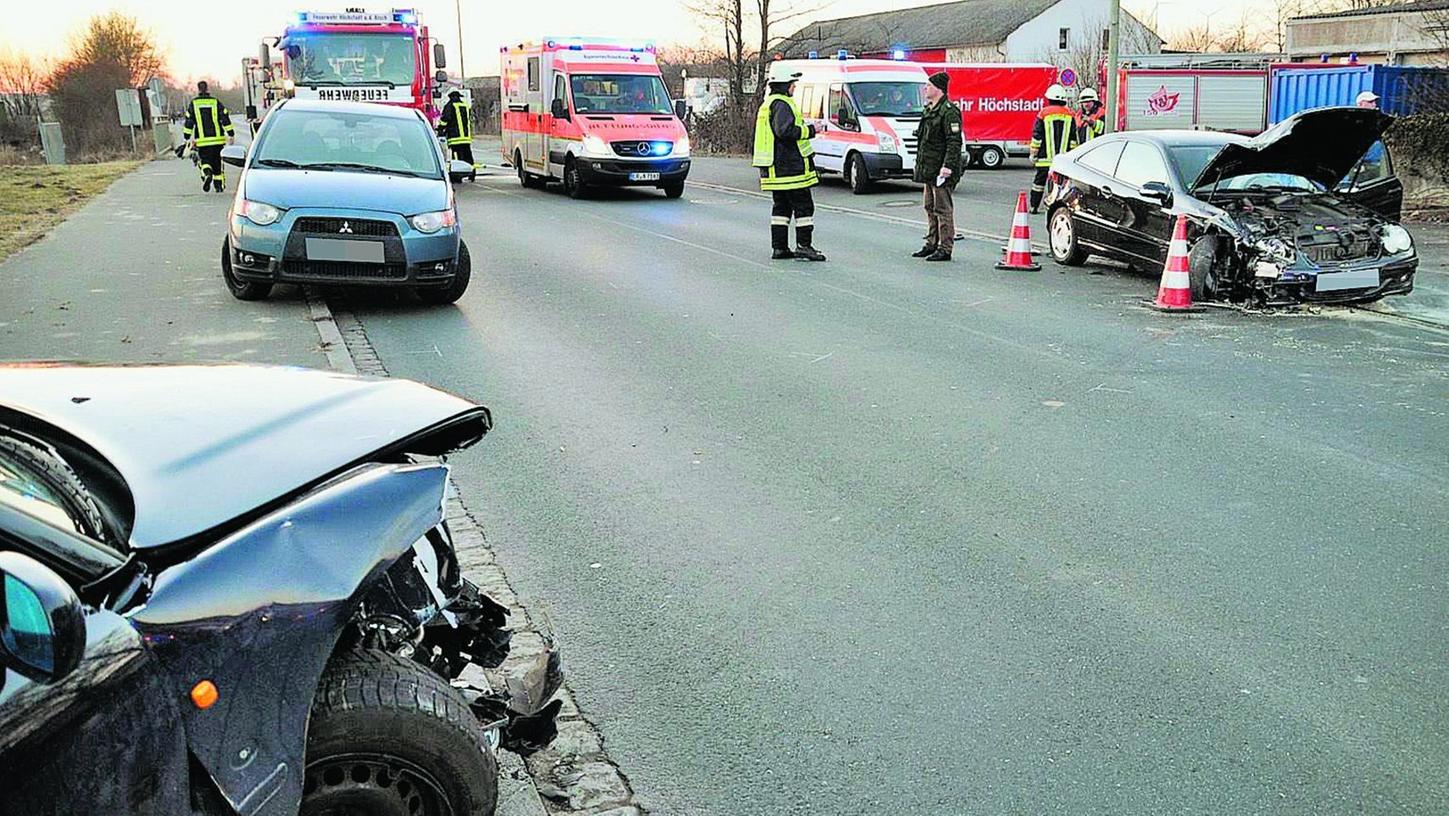 Höchstadt: Drei Leichtverletzte nach Kollision auf B 470