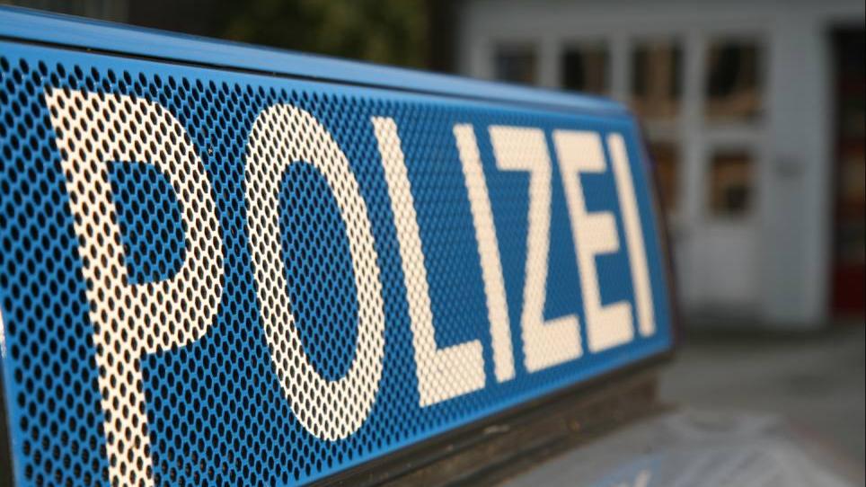 Die Polizei ermittelt in dem Fall wegen fahrlässiger Körperverletzung und Verstößen gegen die Straßenverkehrsordnung.