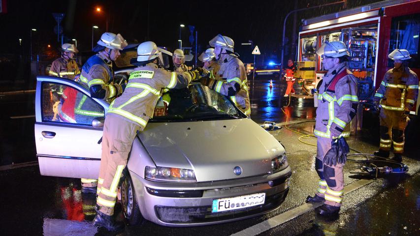 Fiat-Fahrerin missachtet Vorfahrt: Zwei Verletzte in Fürth