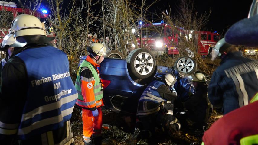 Unfall unter Alkoholeinfluss: Auto völlig demoliert