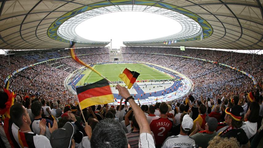 Kapazität: 70.033 Sitzplätze Verein: Hertha BSC, 1. Bundesliga Am Olympiastadion führt kein Weg vorbei. Die historische Arena war schon Finalort bei der WM 2006.