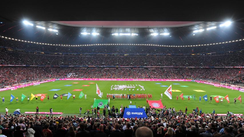 Kapazität: 66.026 Sitzplätze 
 Vereine: FC Bayern München (1. Bundesliga)  Die Arena der Bayern wird zentraler EM-Ort sein. Schon 2020 finden hier vier Spiele beim Zwölf-Nationen-Turnier statt.