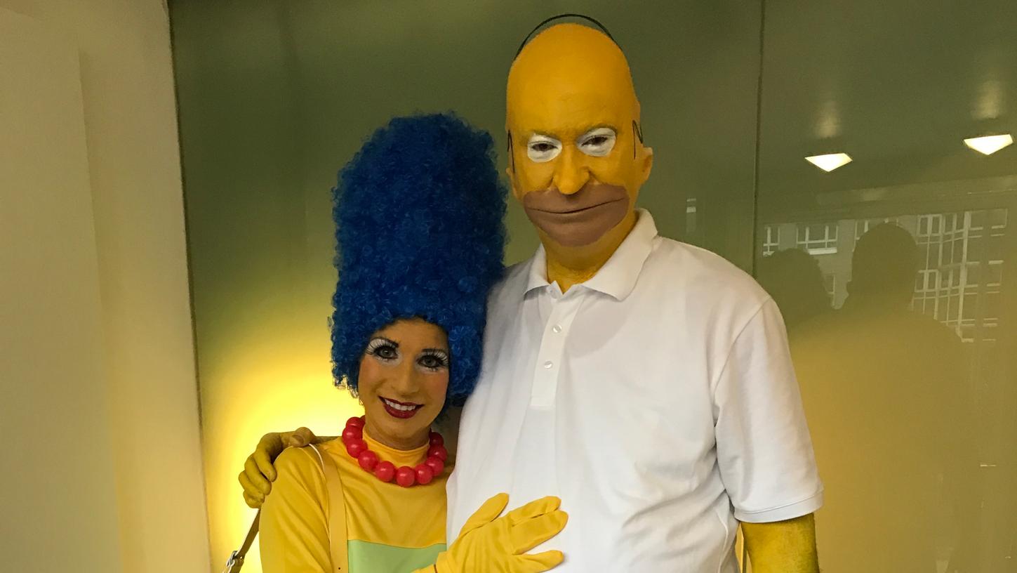 Homer und Marge: Markus Söder und seine Frau Karin besuchen Veitshöchheim in diesem Jahr als "Die Simpsons".