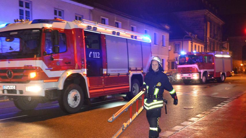 Erneut Alarm in Erlanger Hauptstraße: Wieder Feuer in Gebäude