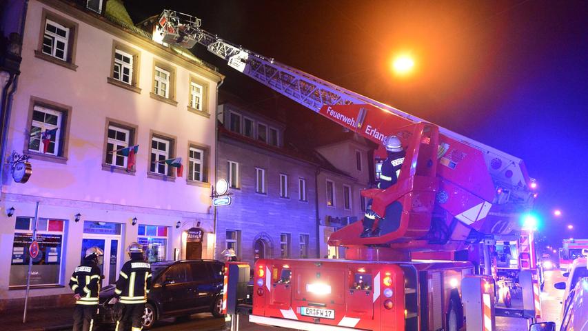 Erneut Alarm in Erlanger Hauptstraße: Wieder Feuer in Gebäude