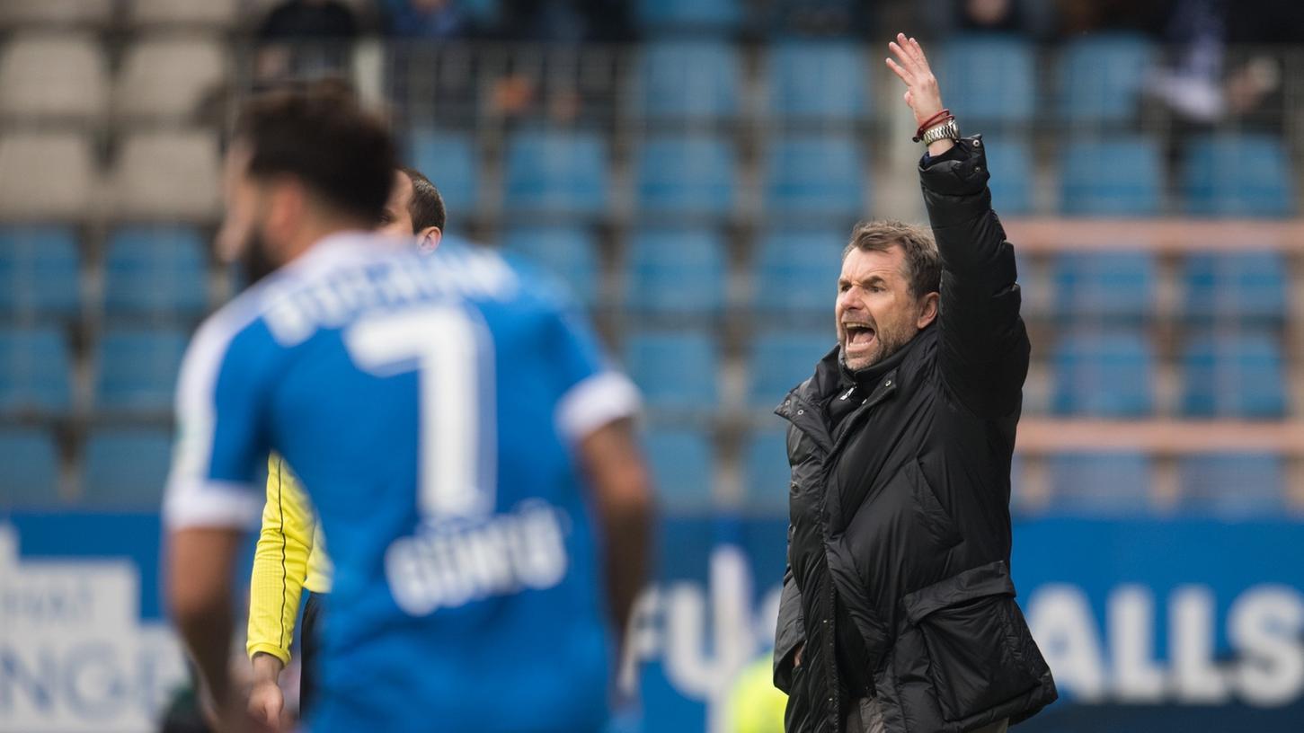 Musste sich in Bochum aufregen: FWK-Coach Bernd Hollerbach erlebte im Revier eine schmerzhafte Kickers-Niederlage mit.
