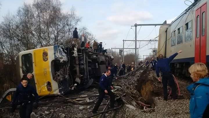 Zug entgleist: Ein Toter bei Bahnunglück in Belgien