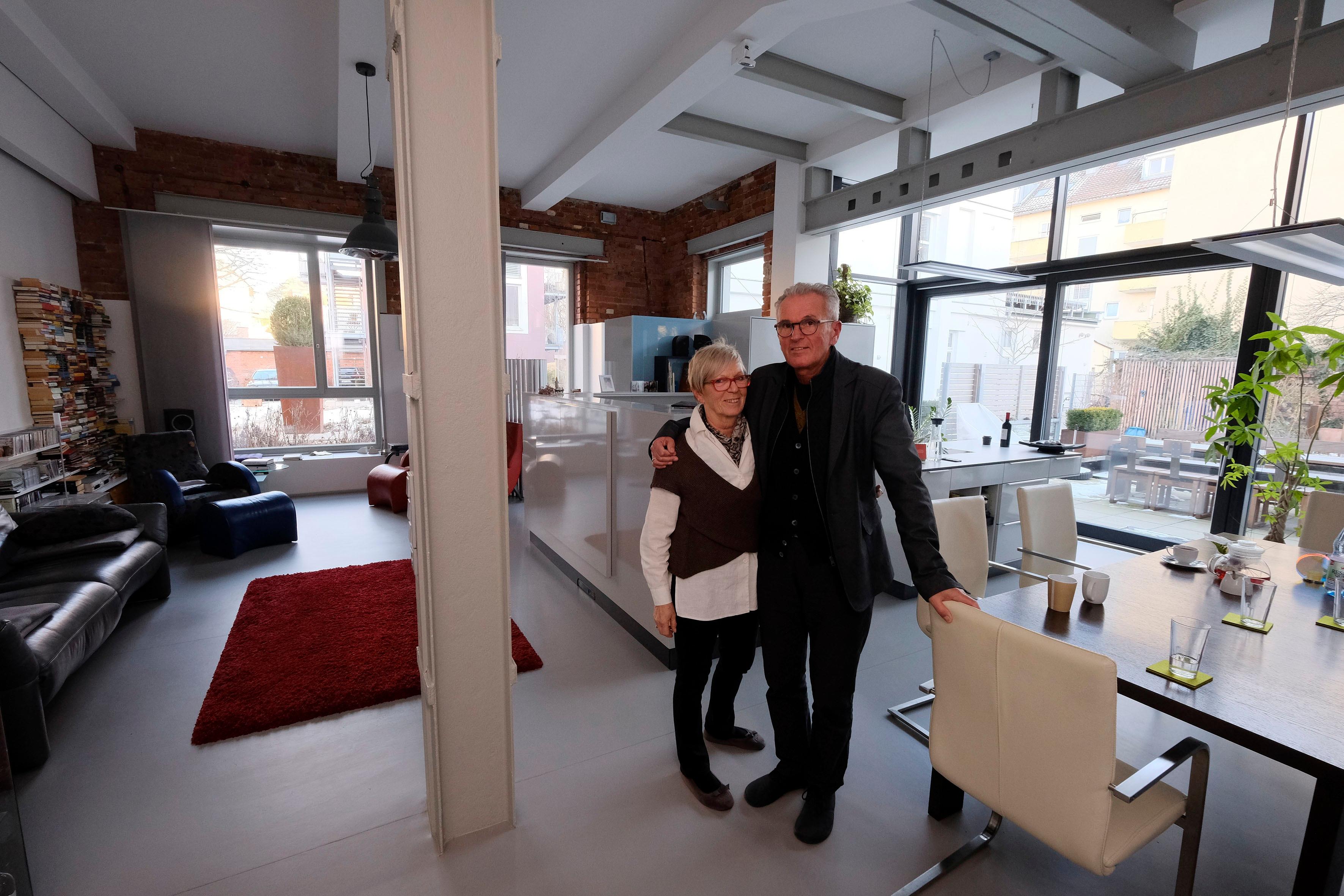 Zwischen Bahngleisen und Wohnblöcken: Leben im "Schoko-Schloss