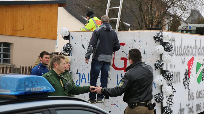 Sturz vom Faschingswagen: Tragisches Unglück in Oberfranken
