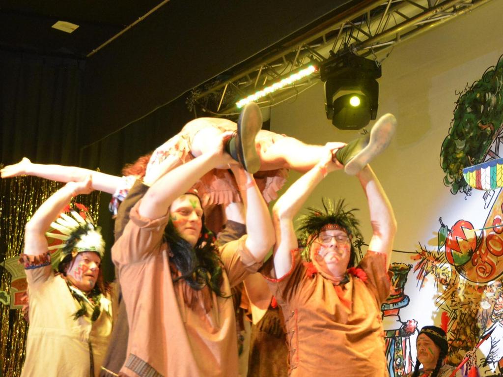 Effeltrich: Tanzende Männer bringen Bühne zum Beben