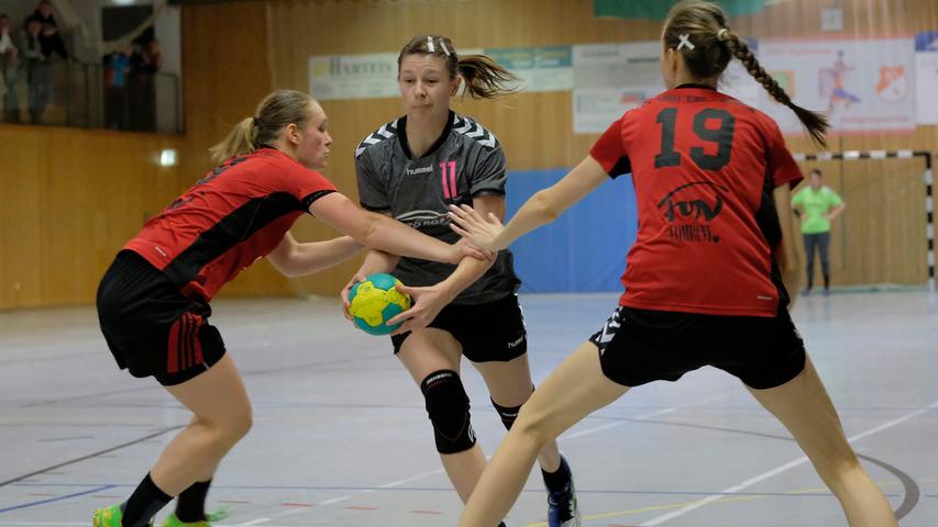 Der TV Erlangen-Bruck war im Spitzenspiel in der Halle in Pyrbaum gegen die Damen I der HSG Pyrbaum-Seligenporten mit 20:16 (9:8) erfolgreich.