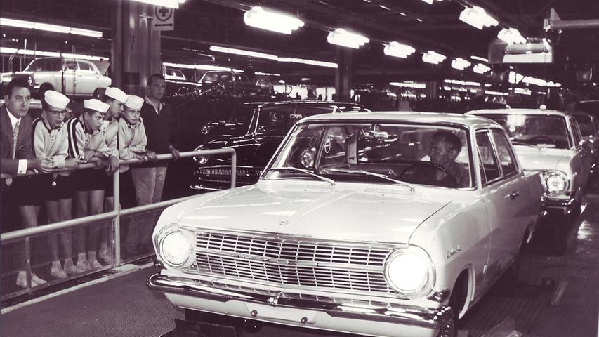 1945 geht als das einzige Jahr, in dem keine Opel produziert wurden, in die Geschichte des Unternehmens ein. In den Nachkriegsjahren wird dann Rüsselsheim zum Hauptproduktionsstandort.