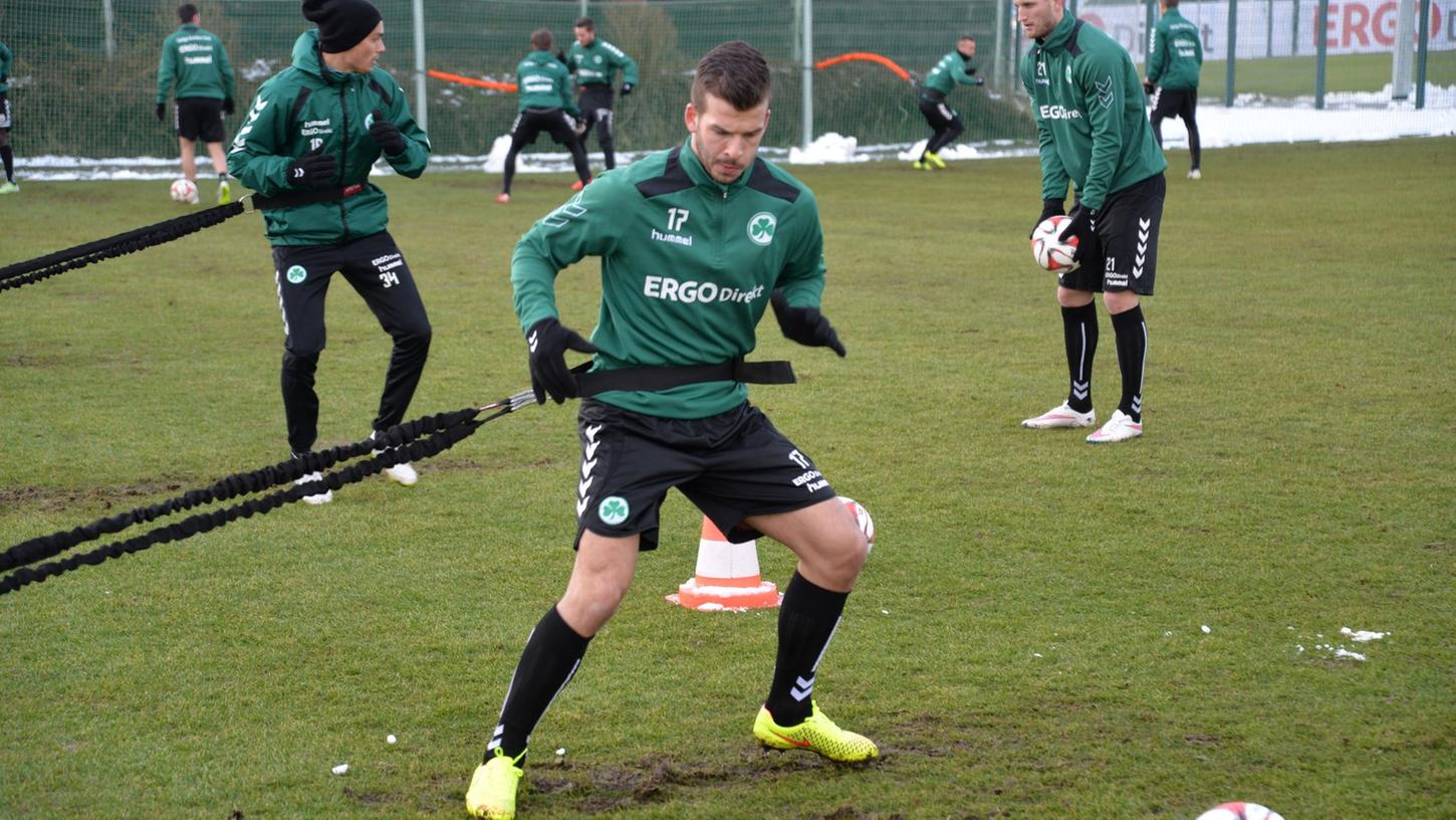 Zlatko Tripic, im Bild bei einer Trainingseinheit im Februar 2015, ist nach seiner Leisten-OP wieder Teil des Mannschaftstrainings der SpVgg Greuther Fürth.